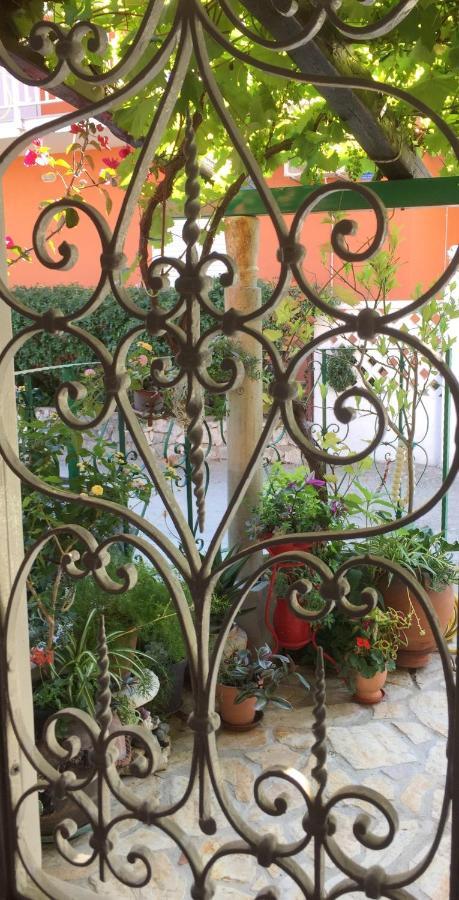 Vintage House For Rent 60M From Sea Apartment Baska Voda Luaran gambar